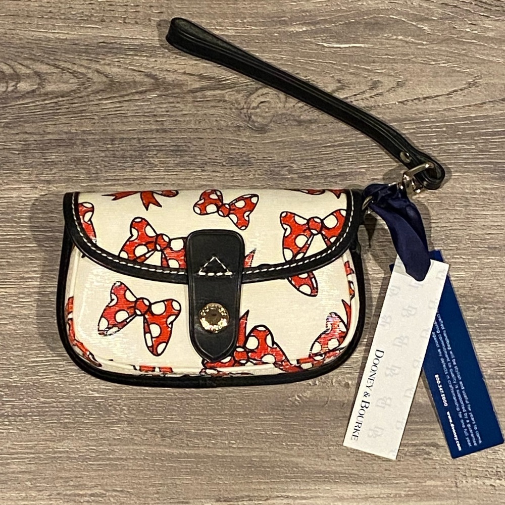 Minnie Mouse bow’s wristlet